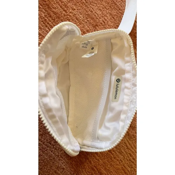 Lululemon Everywhere Belt Bag 1L White Opal O/S - Image 3