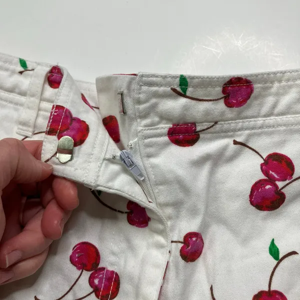 David N Sport White Cherry Print High Rise Shorts 100% Cotton Womens 16 - Image 3