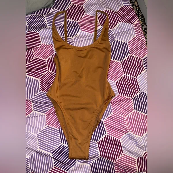 SKIMS Size XXS Almond Brown Scoop Neck One Piece Swim Suit Bathing suit NWT - Image 4
