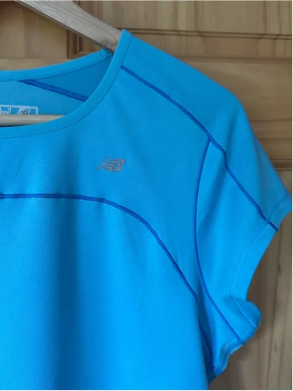 New Balance Fitted Turquoise Cap Sleeve Athletic Tee size large - Image 4