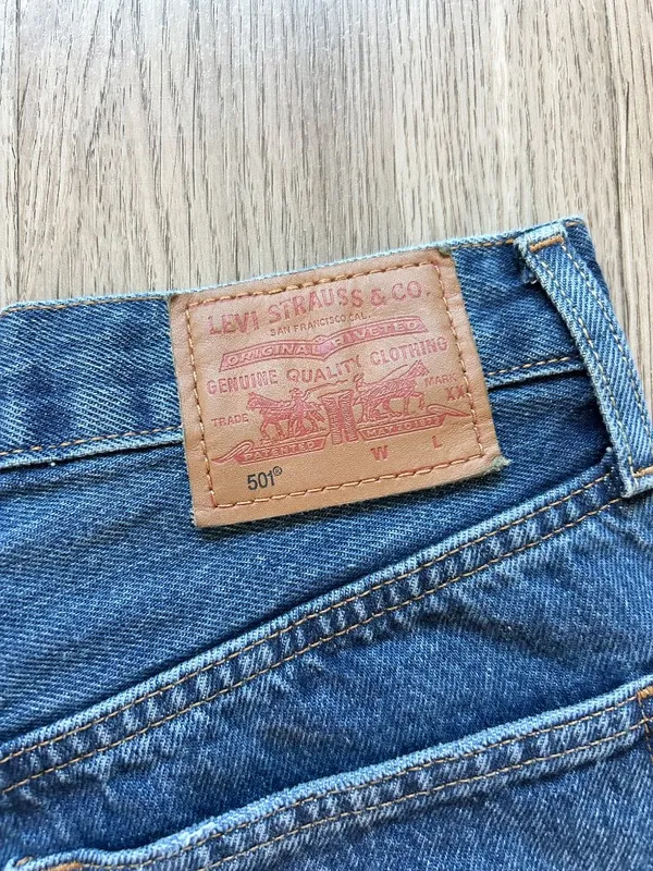 Levi's 501 Women's Distressed Denim Jean Shorts Dark Wash Size 25 - Image 3