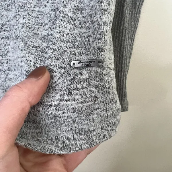 Abercrombie & Fitch Ribbed‎ Sleeve Curve Hem Heather Gray Crewneck Long Sleeve - Image 5