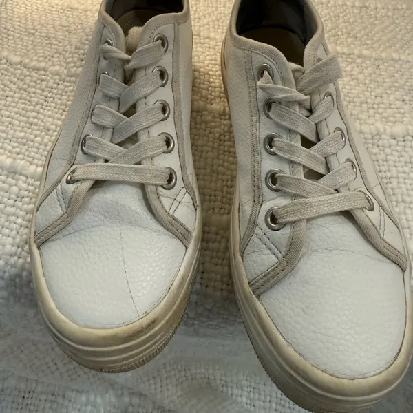 Steve Madden Classic White Sneakers - Image 4