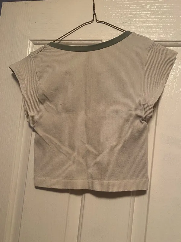 Urban Outfitters White Cropped Tee with Green '92' Graphic - Image 2