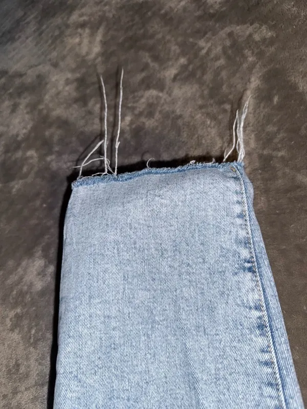 Old Navy High-Rise Straight Raw Hem Distressed Jeans Size 8 - Image 3