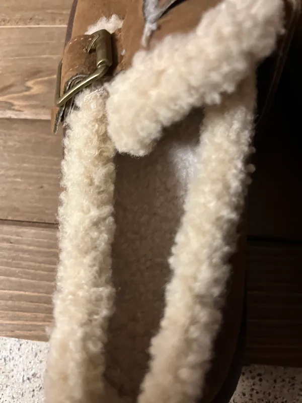 Women's fluffy trim moccasins size 230/ 6.5 Tan - Image 5