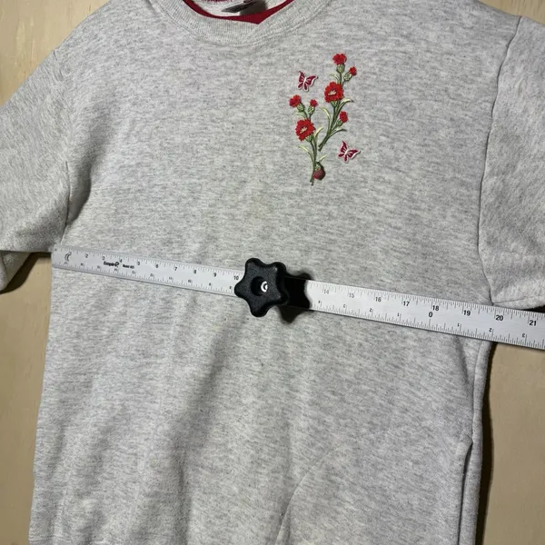 Vintage Jerzees Women Large 42-44 Gray Floral Embroidered Crewneck Sweatshirt - Image 4