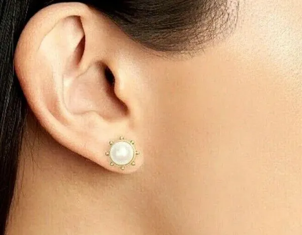 Kate Spade Pearl earrings with golden crown/sun detail - “flying colors” cream - Image 7