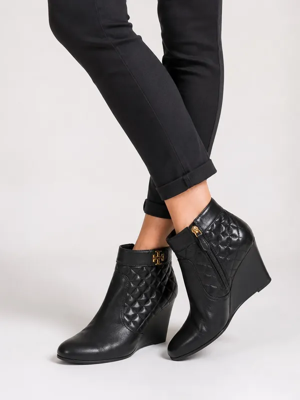 Tory Burch Leila Black Quilted Leather Wedge Ankle Booties Gold Logo Zip Size 8M - Image 2
