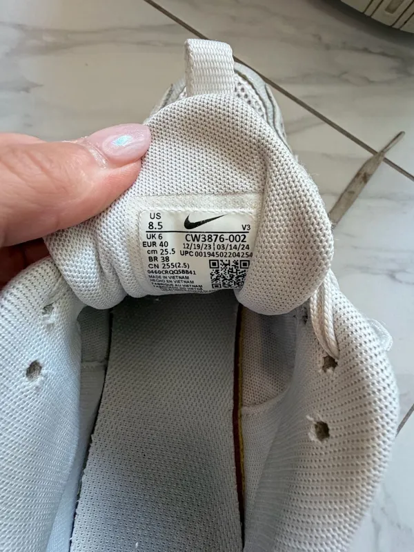 Nike Air Shoes. White size 8.5 - Image 8