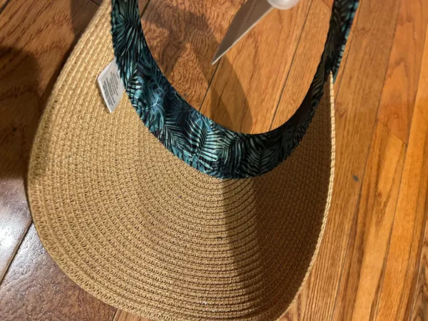 bon voyage STARBOARD NWT Wide Brim Straw Visor Hat with green leave Print Band - Image 10