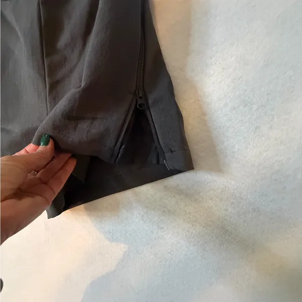 Nike Women’s charcoal gray High Waisted Athletic Shorts Medium NWOT - Image 4
