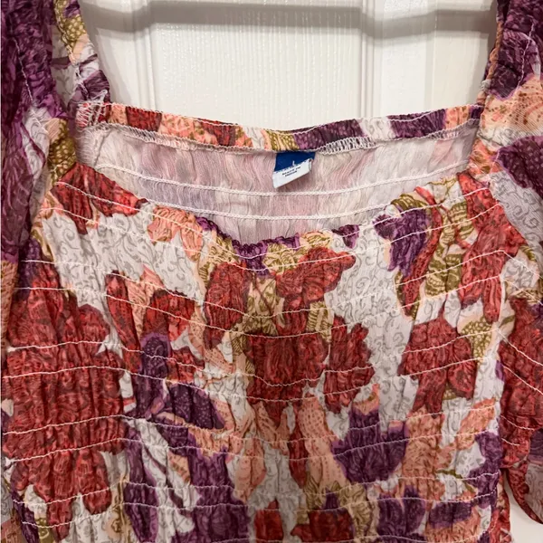 OLD NAVY‎ fitted puff sleeve smocked top size large in autumn leaves floral - Image 4