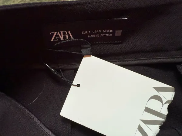 ZARA This is a black pleated mini skort - Image 3
