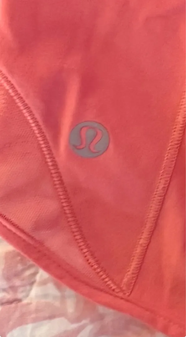 Lululemon Shorts Hotty Hot 2.5" Low-Rise - Image 4