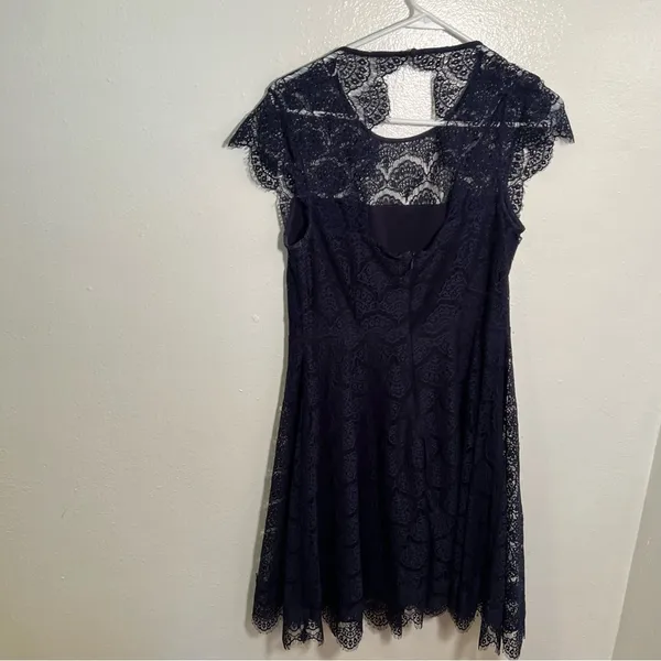 Kensie Women's Size 8 Fit & Flare Dress Navy Blue Scalloped Lace Open Back Cap - Image 7