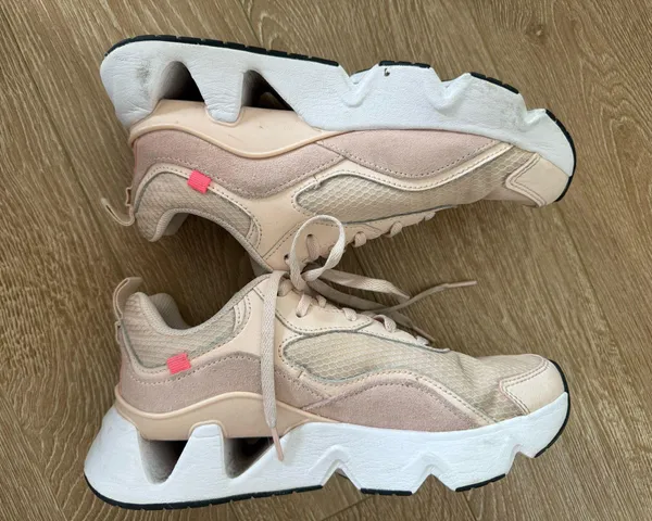 Nike RYZ Sneakers - Image 4