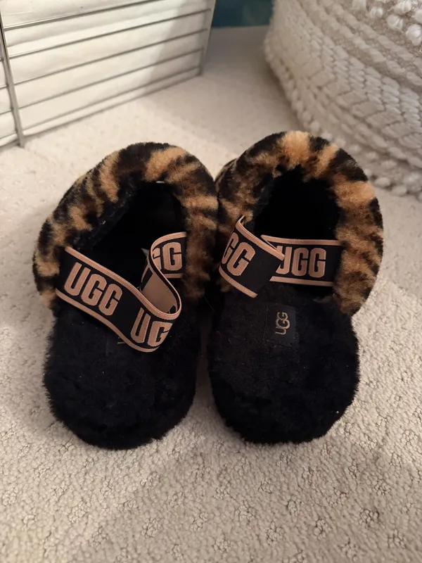Ugh Slippers  - Image 3