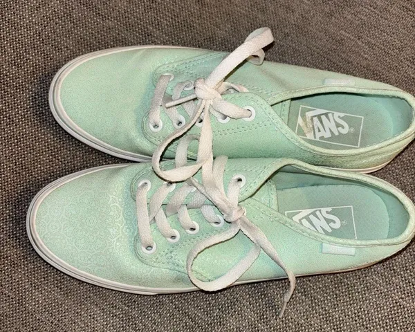 VANS embossed light green laced shoes, size 7.5 - Image 3