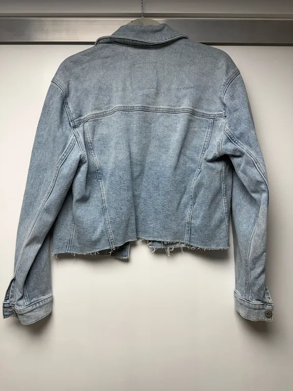 Hollister Women's Light Wash Cropped Denim Jacket - Image 2
