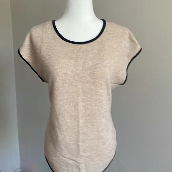 Forever 21 Black Lace-Up Top Size M - Image 2
