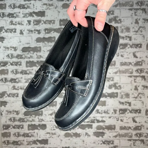 Clarks | women black leather loafers - Image 2