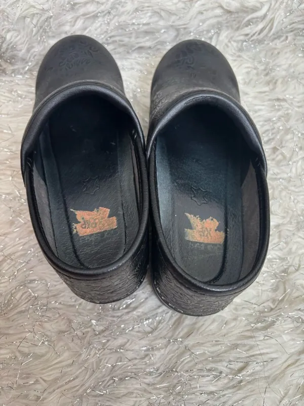 Dansko Black Floral-Embossed Women’s Leather Professional‎ Clogs Size 36 - Image 5