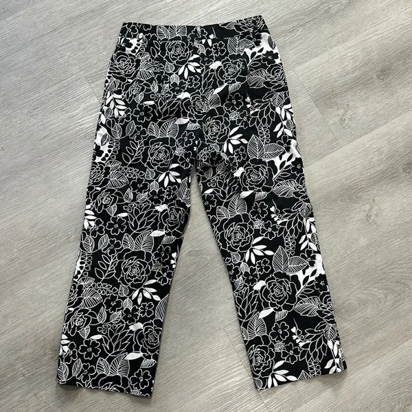 Paraphrase • floral printed cropped pants - Image 2