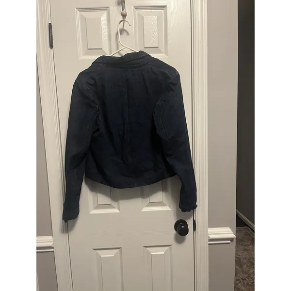 Women's Zara Crop Top Denim Jacket. Small Perfect for fall to dress up or down - Image 4