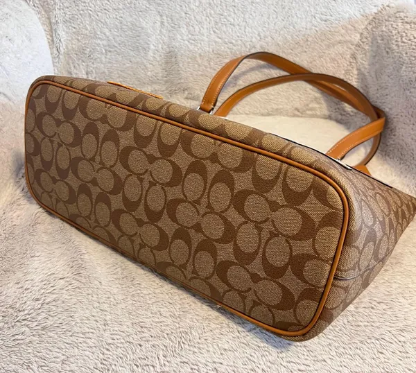 coach Gallery Tote In Signature Canvas With Patches CJ603 - Image 4