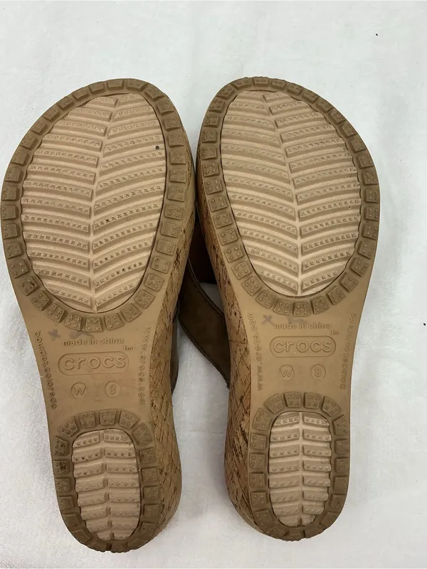 CROCS Women's Taupe Flower Thong Sandals B47 - Image 4