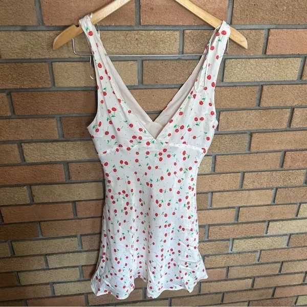 Zara Satin Cherry Print V Neck Mini Dress Size Small - Image 4