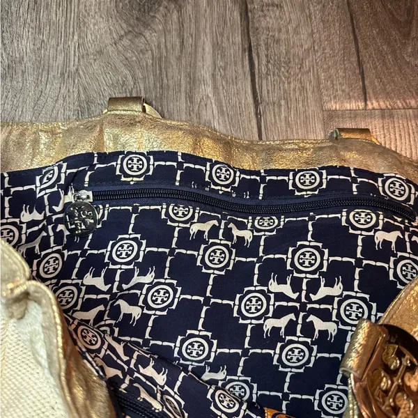 TORY BURCH Tote Bag Cable Knit METALLIC GOLD TRIM Wool Silk Lining Horse READ! - Image 16