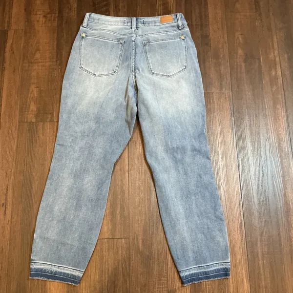 Judy Blue Distressed Boyfriend Jeans Light Wash Raw Hem Size 5/27 Relaxed Denim - Image 5