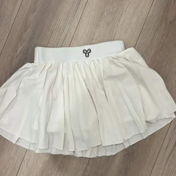 aritzia Golden Women's Movetech Tennis Pro Micro Skirt - Image 2