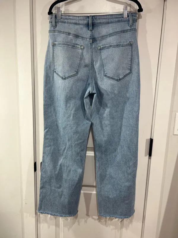 Vervet High Rise light wash, distressed Jeans - Image 9