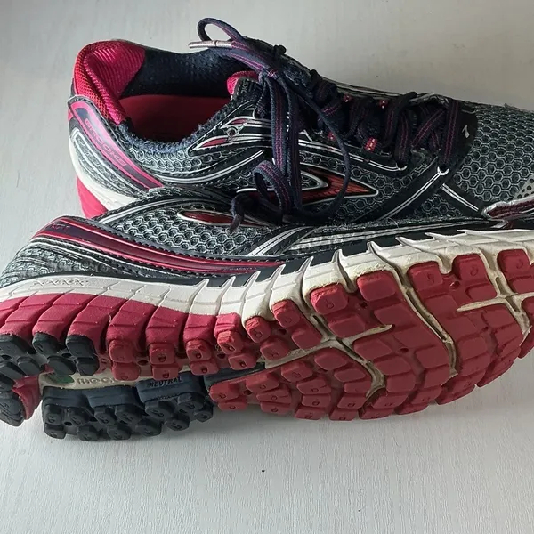 Brooks Women's Athletic Shoes - Gray and Pink b68 - Image 4