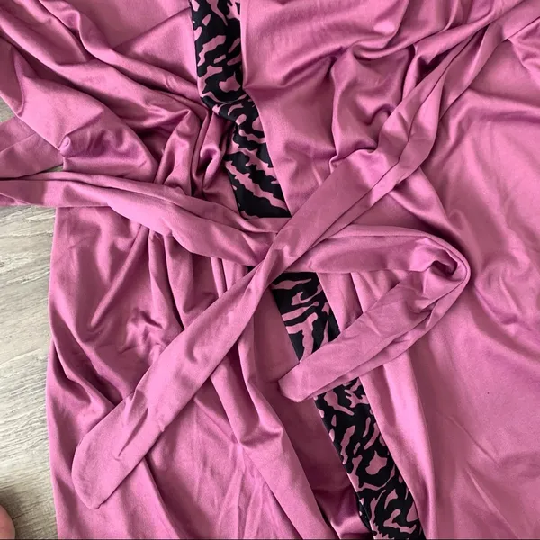 *NWT BEBE Animal Print Zebra Pink Pajama Set with Matching Belted Robe - Image 10