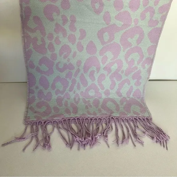 Steve Madden Reversible Leopard Print Scarf Lavender Mint With Fringe - Image 5
