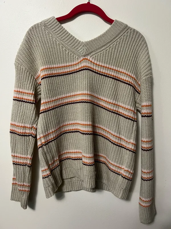 Maurice’s V-Neck Sweater - Image 4