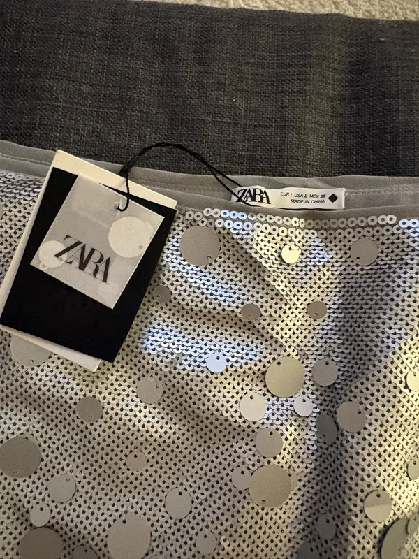 NWT Zara sequin mini skirt in silver. Size Large - Image 5