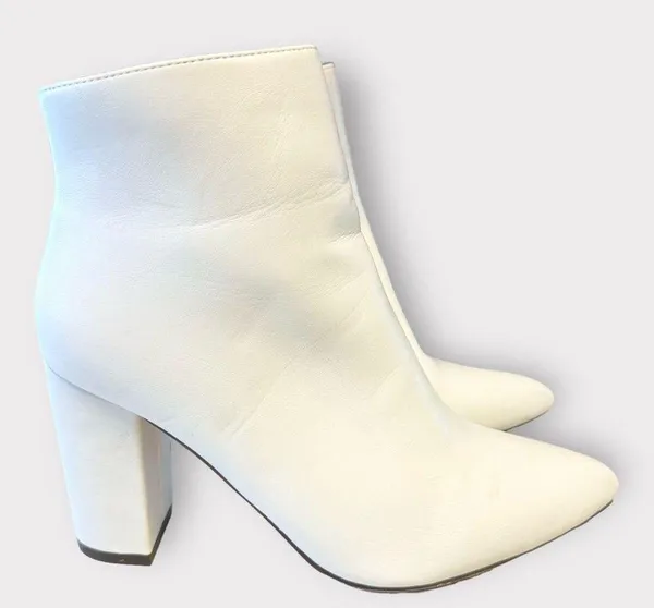 Lulu’s Ottava Heeled Ankle Booties - Image 9