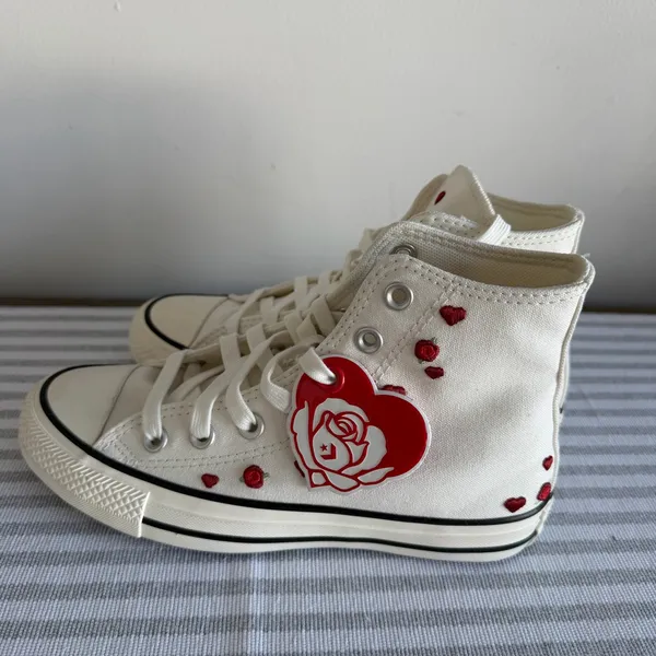 Converse NEW Women's Chuck Taylor All Star Embroidered Roses Hi Top Shoe Size 6 - Image 5