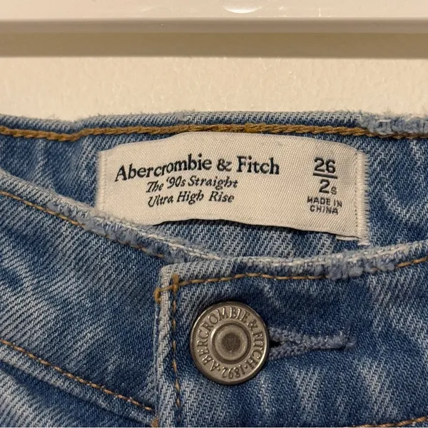 Abercrombie & Fitch The 90s Straight Utra High Rise Size 26 / 2 Short - Image 3