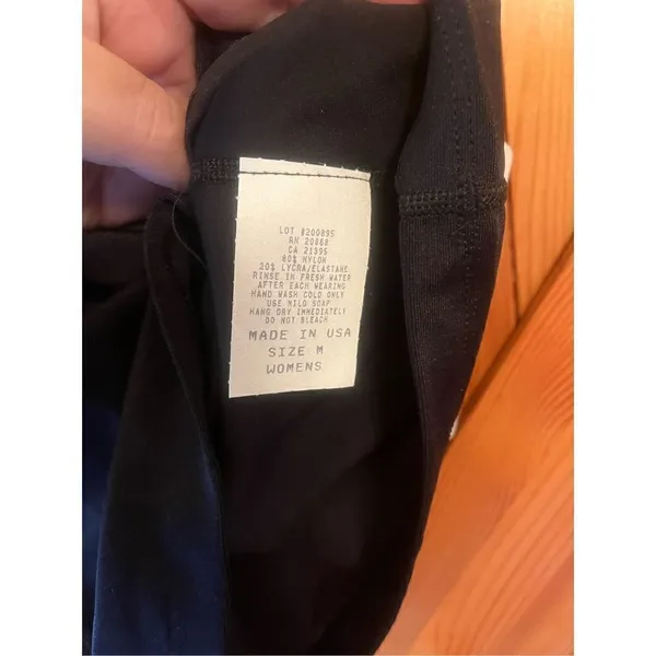 Dolfin athletic tank top black size medium Nwt (1309) - Image 4