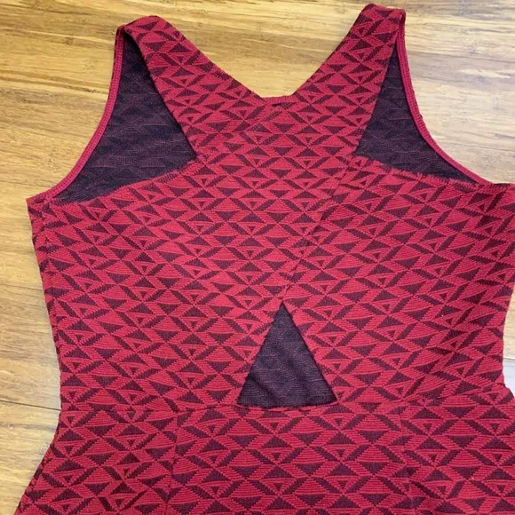 Hollister Fit & Flare Dress Womens Size Medium Red Geometric‎ Sleeveless Casual - Image 4