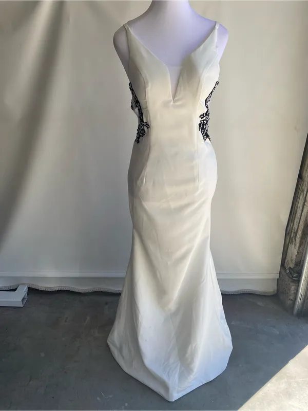 White floor length gown black beaded applique formal prom wedding Halloween - Image 3