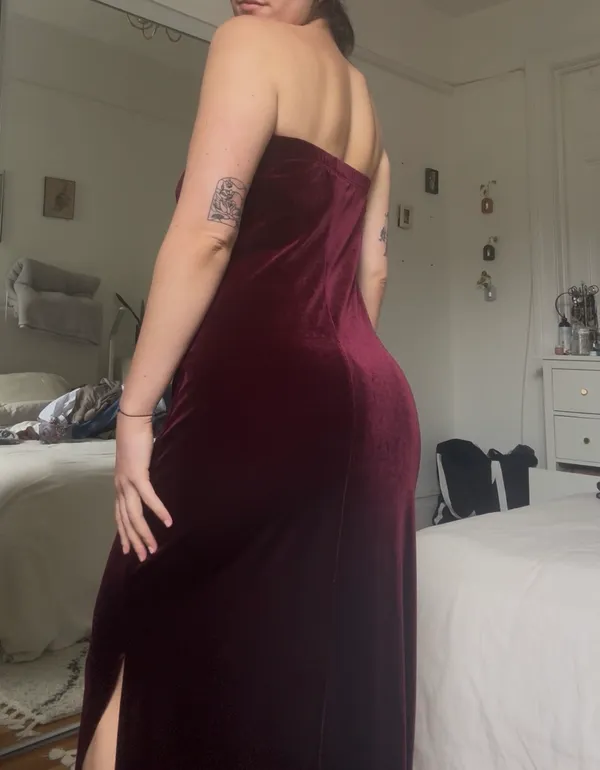 City Triangles velvet burgundy maxi dress with leg slit - Image 3