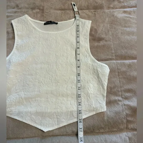 Salanta Cropped Sleeveless Top Size Medium 6 White Tank Bridal - Image 3