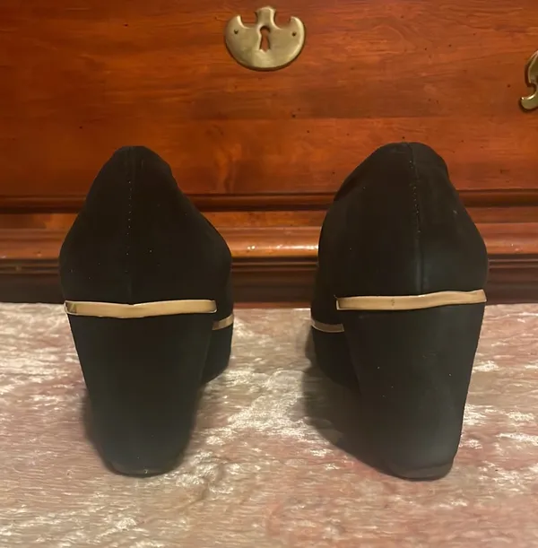 Pilcro & the Letterpress ANTHRO Black Tan Trim 2.75” Wedge Heels $150 VGUC 7 - Image 4